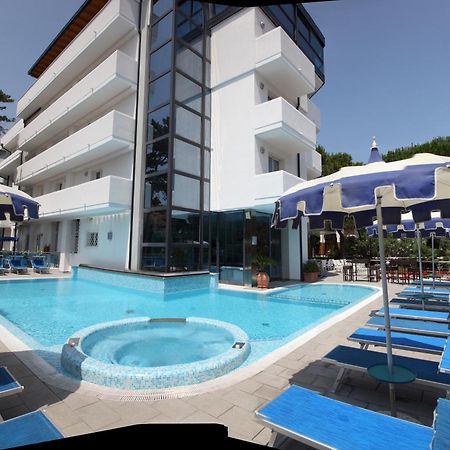 Hotel Bellevue Lignano Sabbiadoro Buitenkant foto