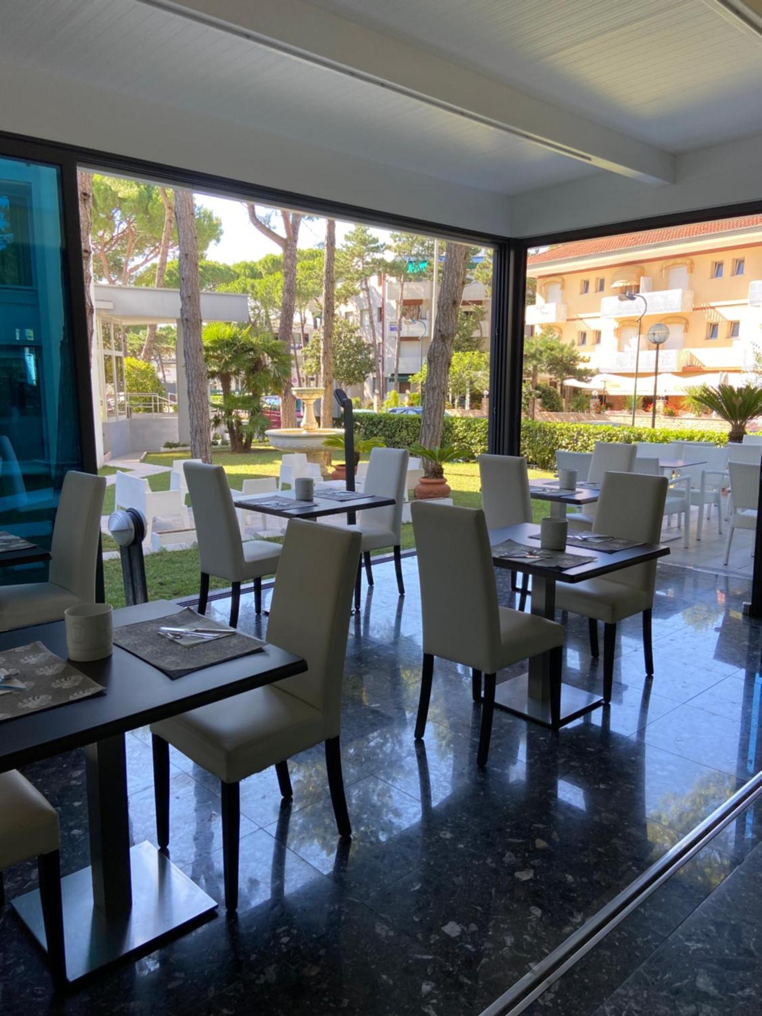 Hotel Bellevue Lignano Sabbiadoro Buitenkant foto