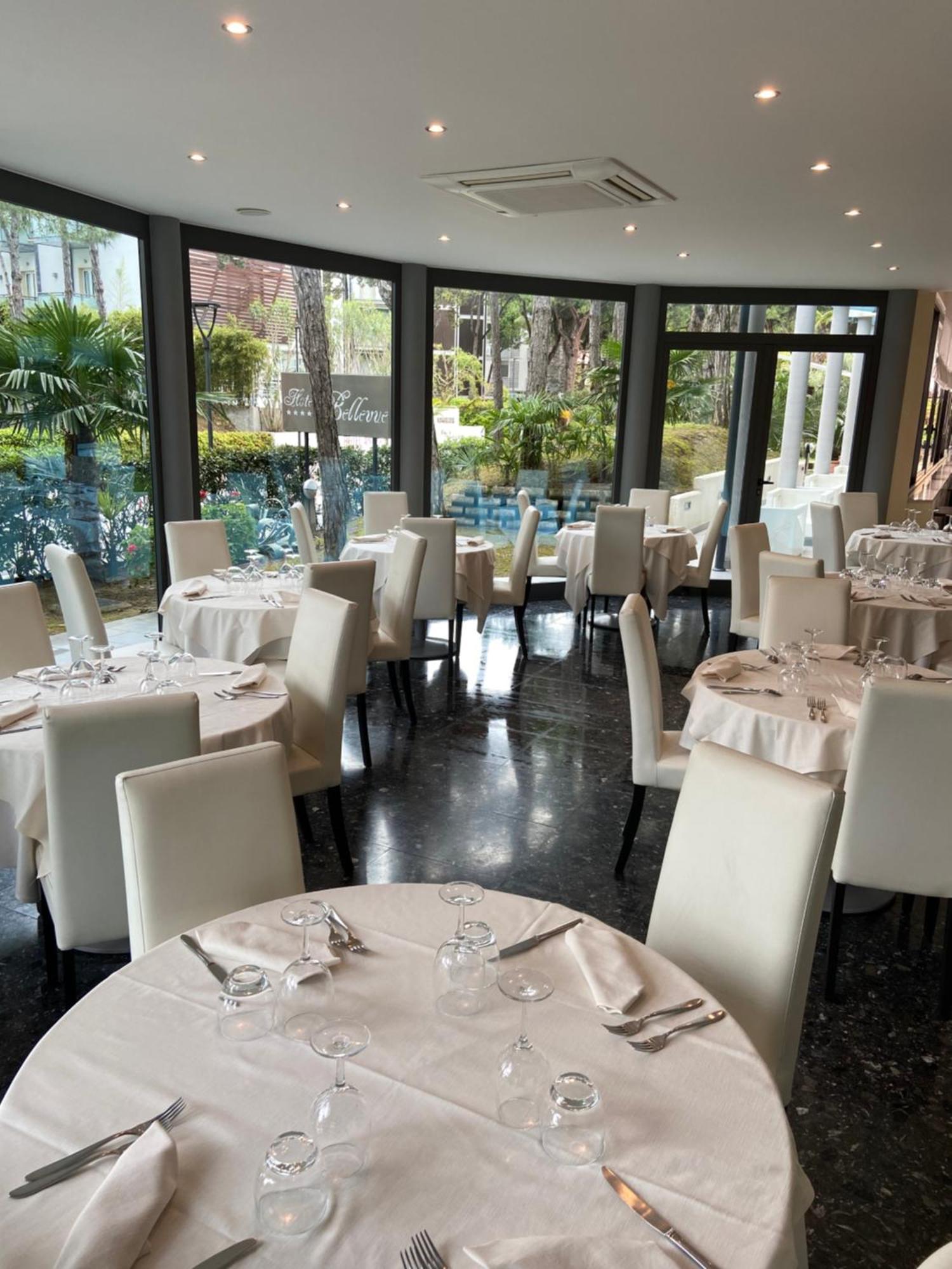 Hotel Bellevue Lignano Sabbiadoro Buitenkant foto