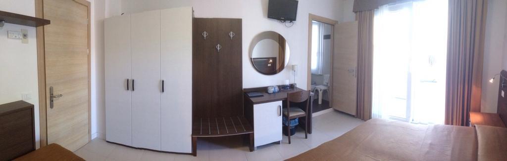 Hotel Bellevue Lignano Sabbiadoro Buitenkant foto