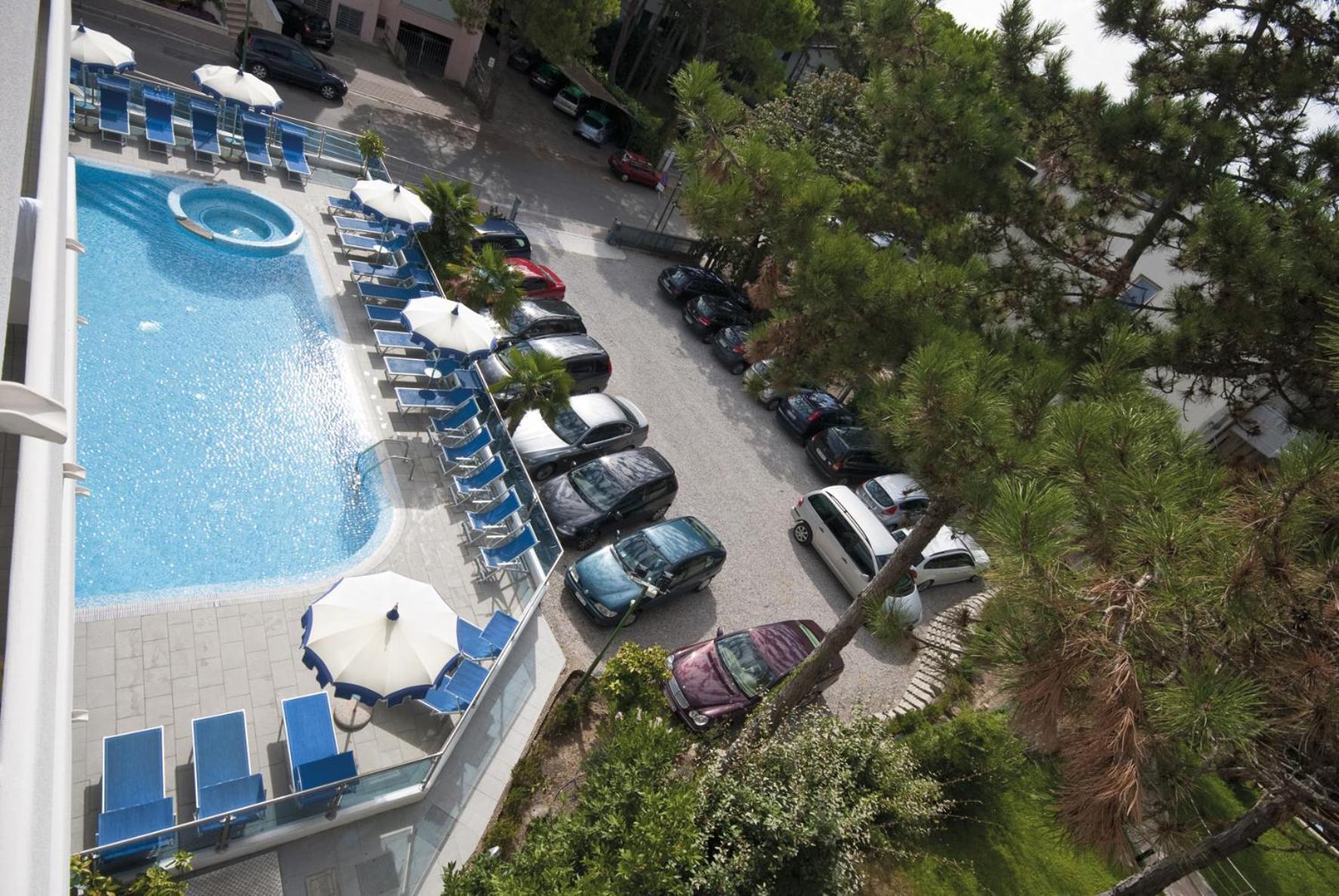 Hotel Bellevue Lignano Sabbiadoro Buitenkant foto