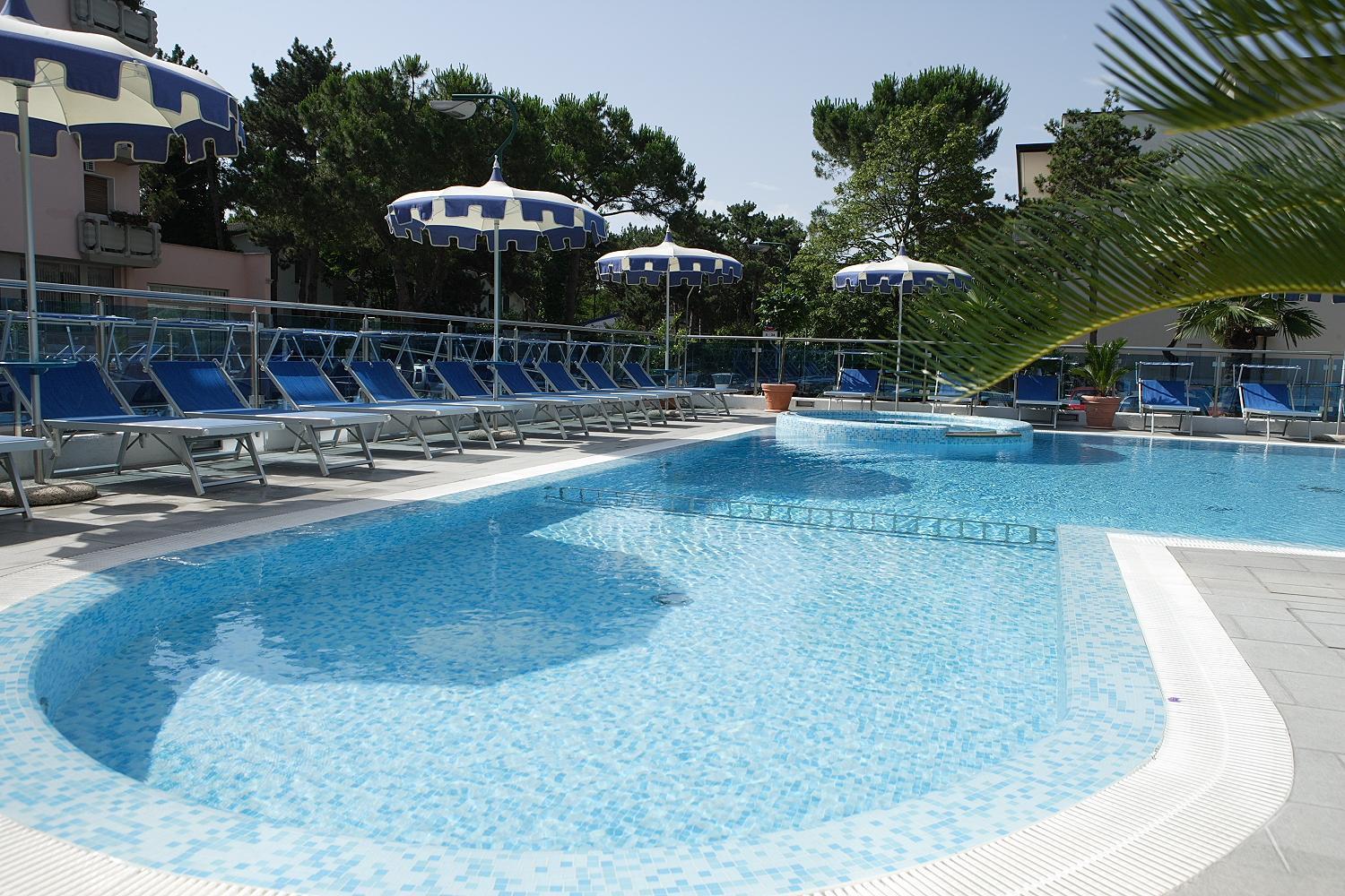 Hotel Bellevue Lignano Sabbiadoro Buitenkant foto
