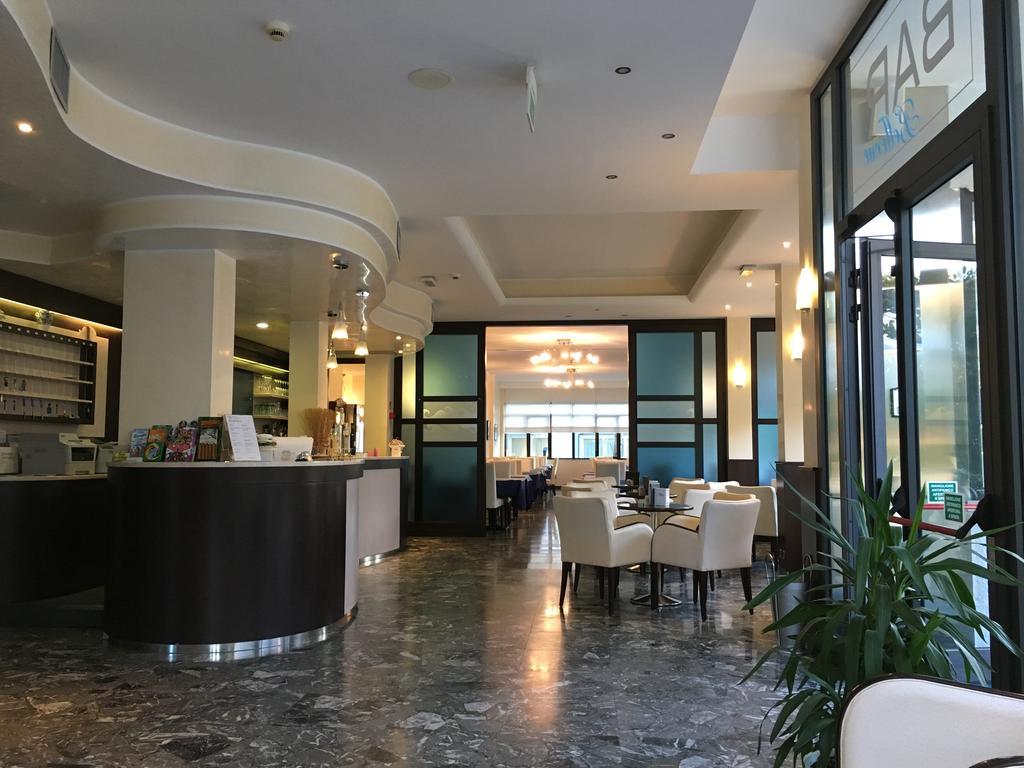 Hotel Bellevue Lignano Sabbiadoro Buitenkant foto