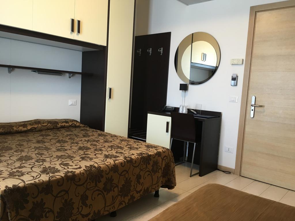 Hotel Bellevue Lignano Sabbiadoro Buitenkant foto