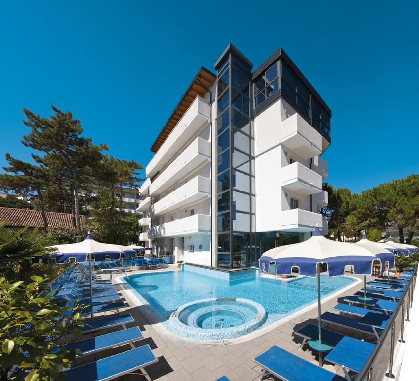 Hotel Bellevue Lignano Sabbiadoro Buitenkant foto
