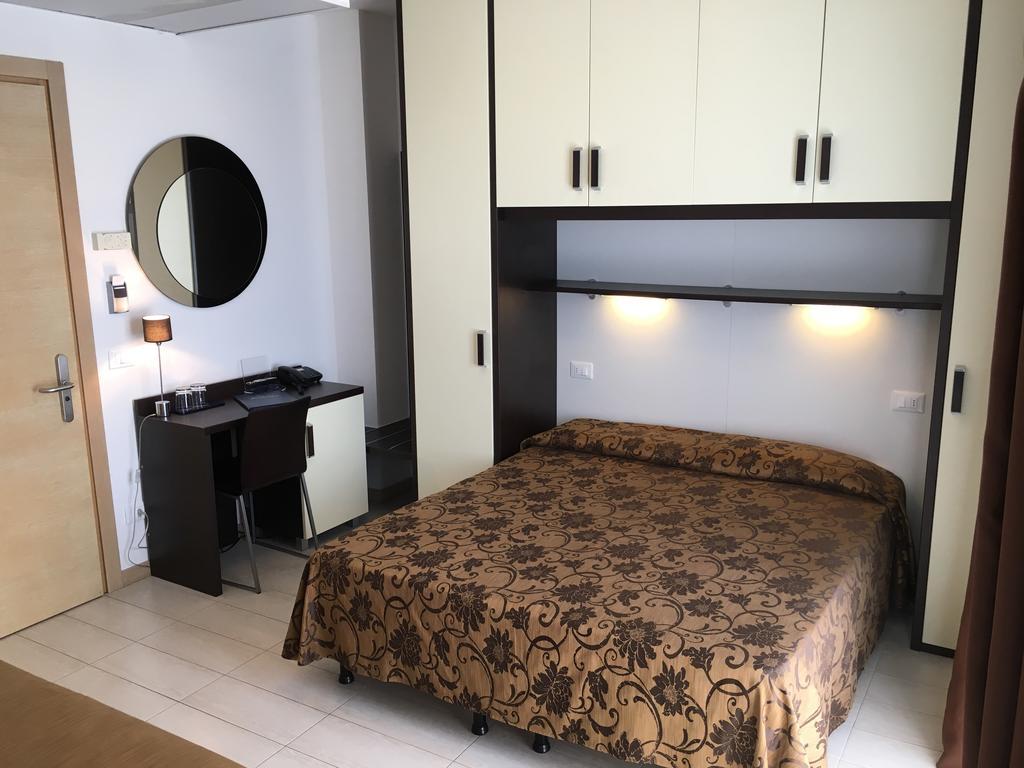 Hotel Bellevue Lignano Sabbiadoro Buitenkant foto