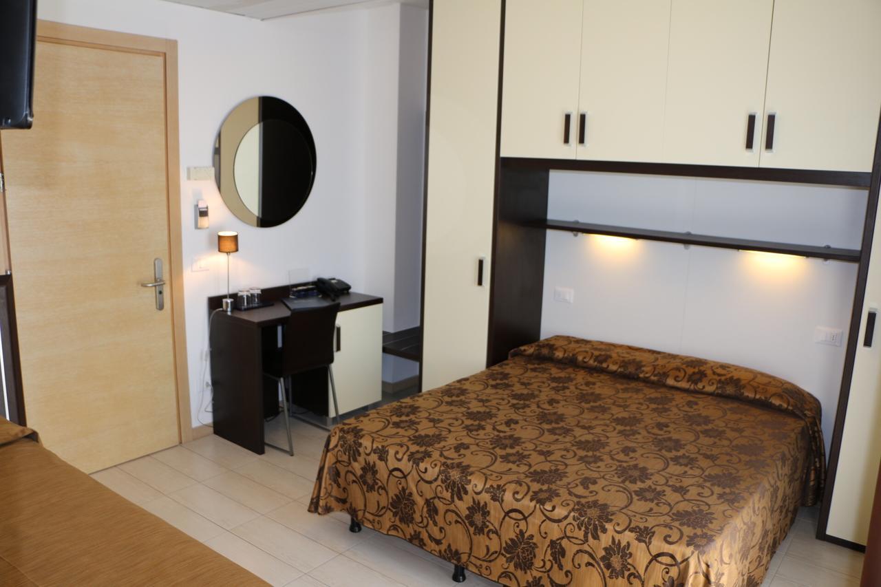 Hotel Bellevue Lignano Sabbiadoro Buitenkant foto