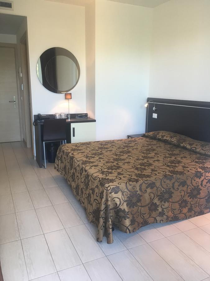 Hotel Bellevue Lignano Sabbiadoro Buitenkant foto