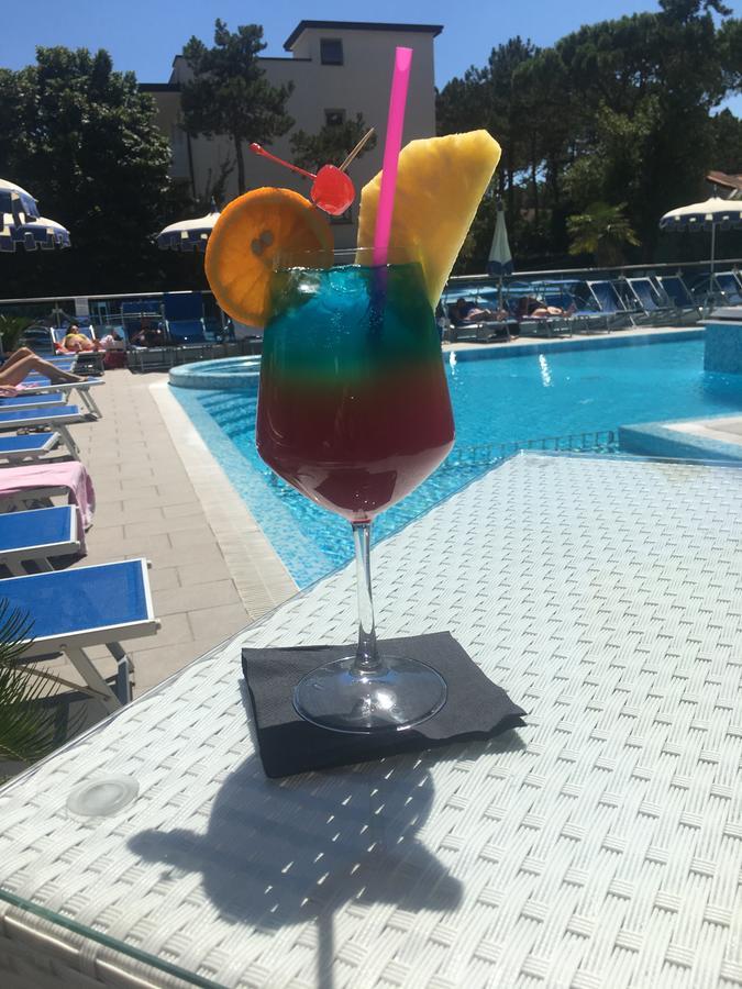 Hotel Bellevue Lignano Sabbiadoro Buitenkant foto