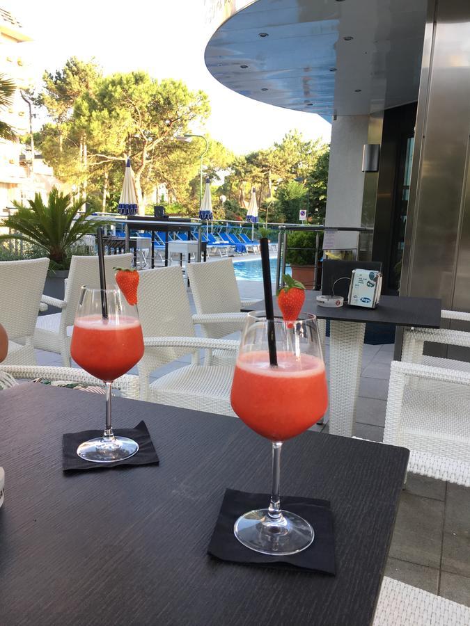 Hotel Bellevue Lignano Sabbiadoro Buitenkant foto